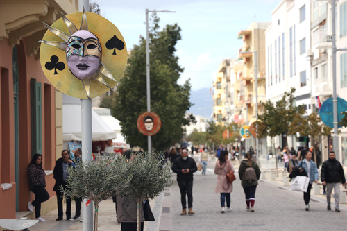 Μάσκες Βενετσιάνικού Καρναβαλιού στολίζουν το κέντρο του Ηρακλείου