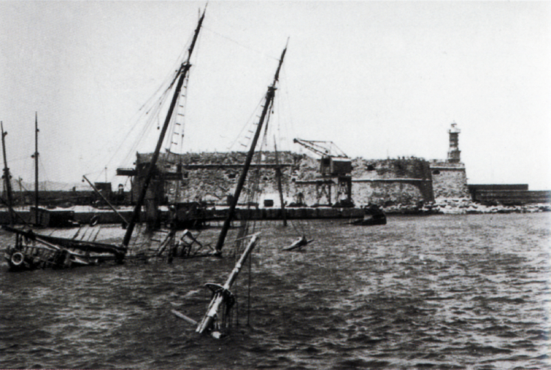 Βυθισμένα ιστιοφόρα στο λιμάνι του Ηρακλείου
