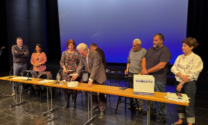 Στην κοπή της πίτας των εργαζομένων του Δήμου Ηρακλείου ο Αλέξης Καλοκαιρινός – Συνάντηση με το Προεδρείο της ΠΟΕ/ΟΤΑ Στην κοπή της πίτας των εργαζομένων του Δήμου Ηρακλείου ο Αλέξης Καλοκαιρινός – Συνάντηση με το Προεδρείο της ΠΟΕ/ΟΤΑ